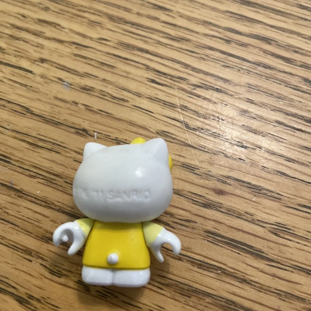 Hello Kitty Mini Figure Lego Stamped '76 11 Sanrio‎ Yellow shirt & Bow